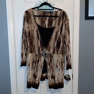 2-in-1 Look Medallion Top